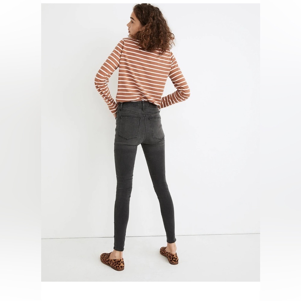 Madewell 9" Mid-Rise Roadtripper Supersoft Jeans in Ashmont Wash - Picture 3 of 16